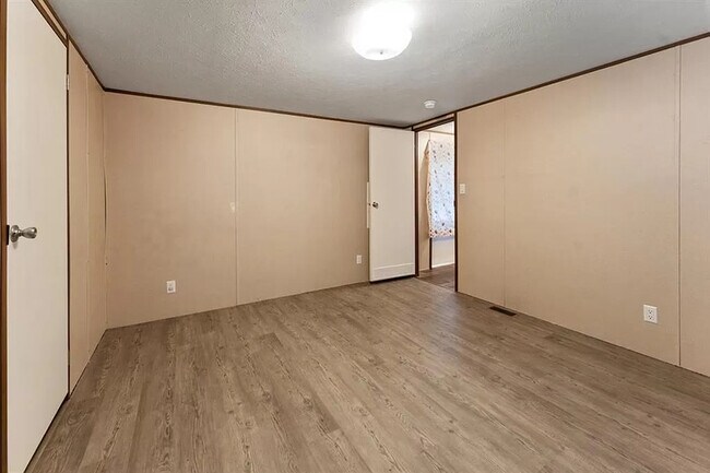 Building Photo - 114 Osage Dr