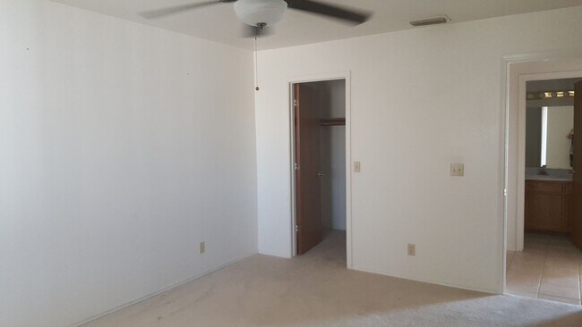 Building Photo - Unfurnished Long Term