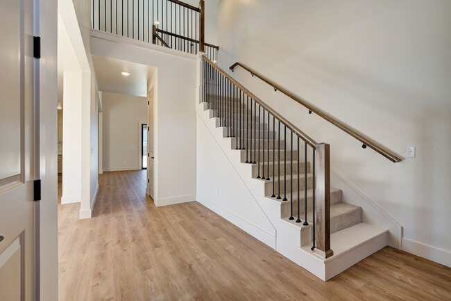 Building Photo - 1045 Collis Wy