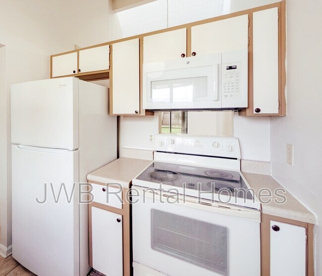 Building Photo - 2416 N Seabury Pl