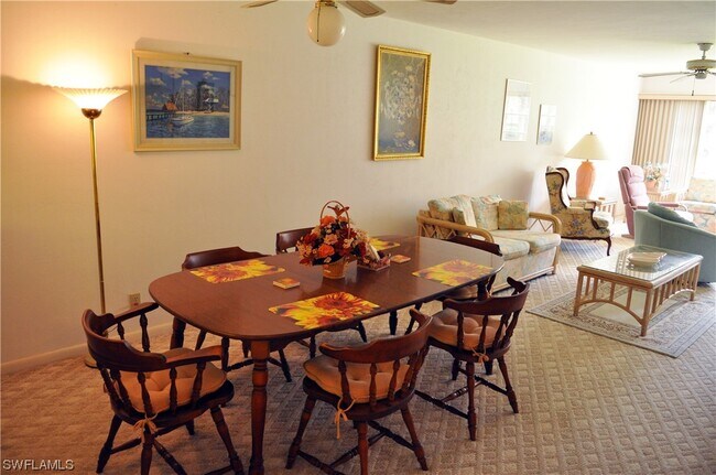 Foto del edificio - 4110 Looking Glass Ln