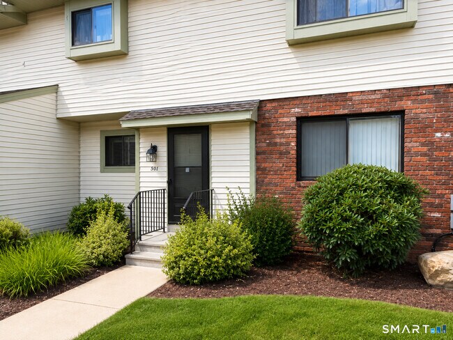 Building Photo - 501 Summer Hill Dr