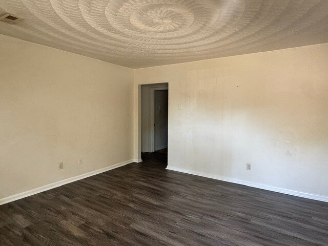 Foto del edificio - 2016 Pond Ln