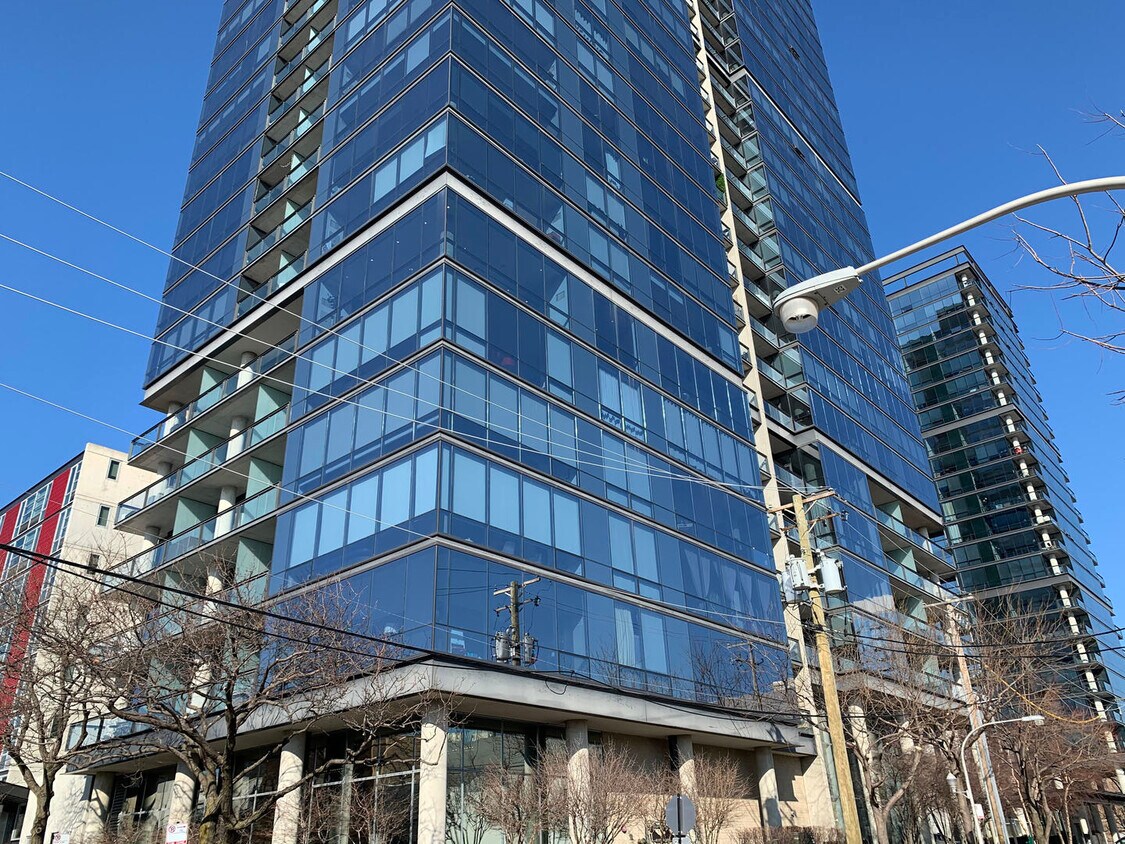 Foto principal - 860 W Blackhawk St