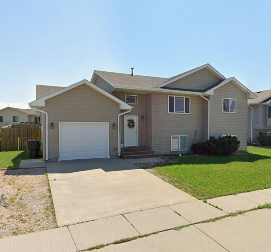 Foto principal - ~ FALL SPECIAL ~ Beautiful 3 Bedroom, 2 Ba...