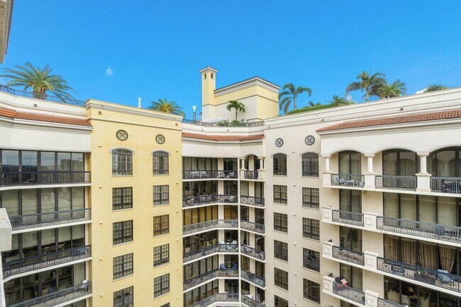 Building Photo - 701 S Olive Ave