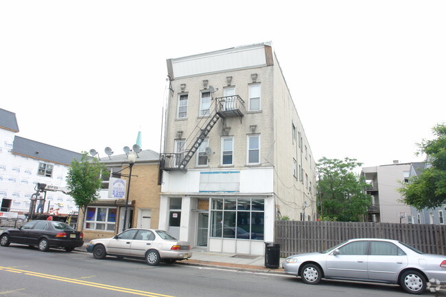 Building Photo - 390 State St