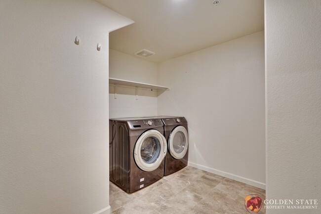 Building Photo - Modern 2-Bed Condo with Tesla Charger & At...