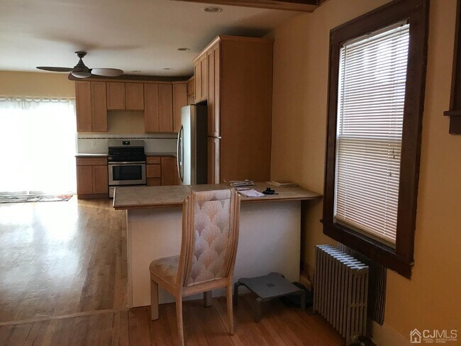 Building Photo - 504 Benner St