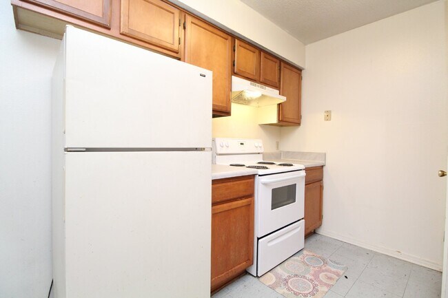 Foto del edificio - Southwest Pensacola 3BR, 2BA Patio Home Near NAS Pensacola & Blue Angel Pkwy with Fenced Backyard...