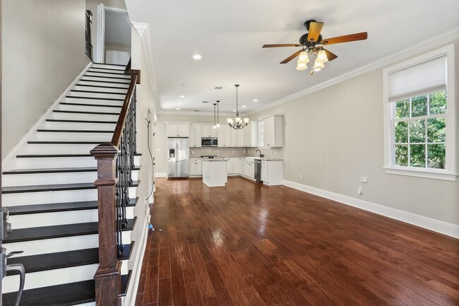 Foto del edificio - Gorgeous 3BD/3.5BA Uptown Home with A Large Fenced in Backyard