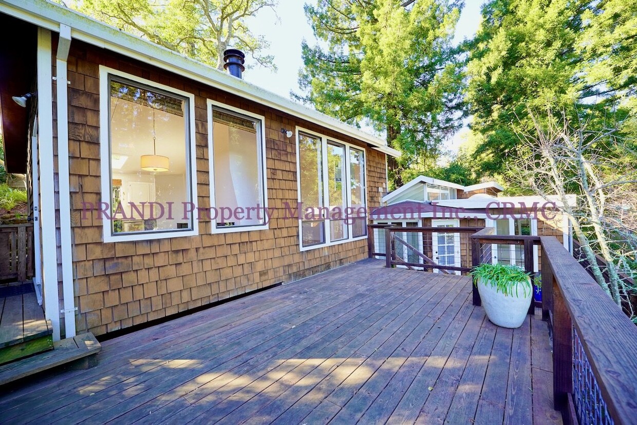 Foto principal - Quintessential Mill Valley Home Nestled in...