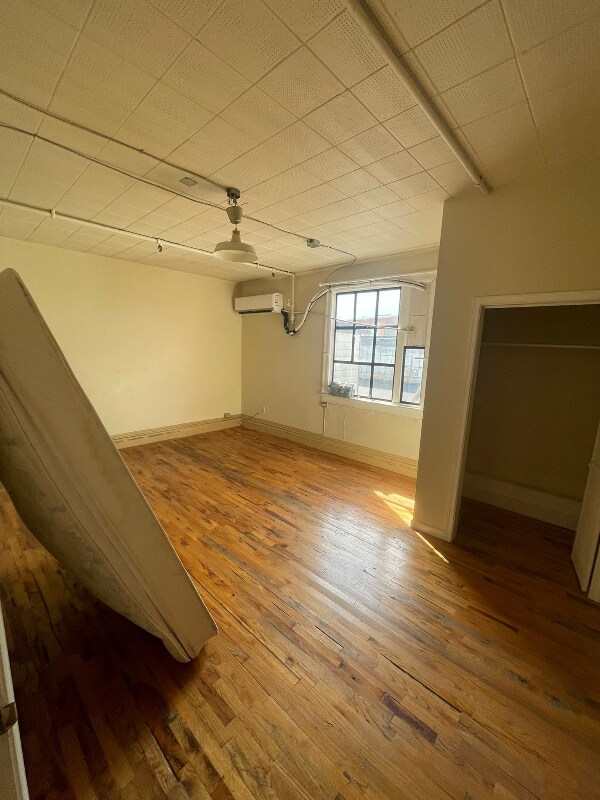 Building Photo - 1415 Kemper St