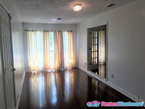 Building Photo - Spacious 3 Bedroom Brick ranch in Lithonia!