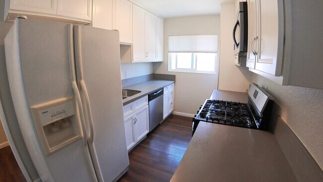 Foto del edificio - 24242 Pine St