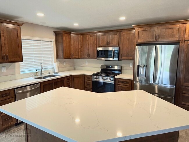 Building Photo - Homes Management - 3 Bed, 2 Bath House for Rent with Water/Trash Included