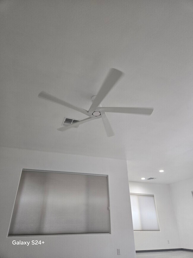 Foto del edificio - 1564 W Redwood Ln