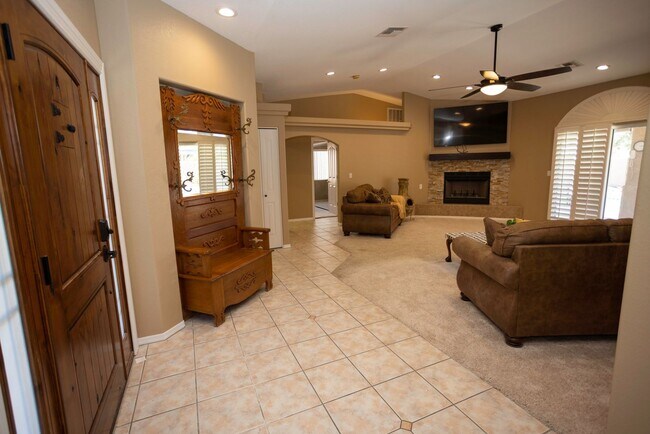Building Photo - Beautiful FURNISHED 3 Bed 2 Bath Pool Home...