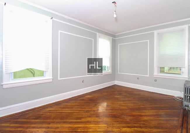 Building Photo - 2 BEDROOM ON KENILWORTH PL. IN DITMAS PARK