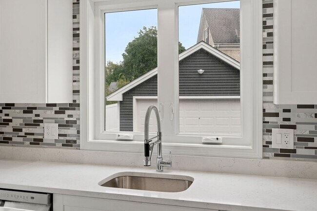 Building Photo - 31 Andover St