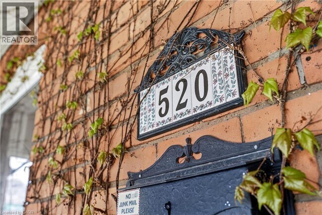 Photo du bâtiment - 520 John St N
