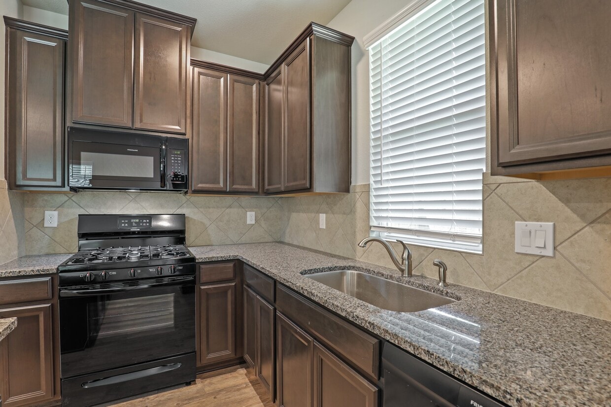 Building Photo - 13502 Axel Ln