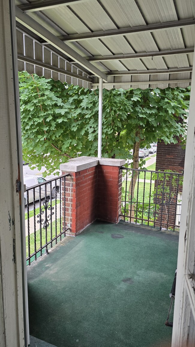 Porch/Balcony - 3845 Brighton Rd