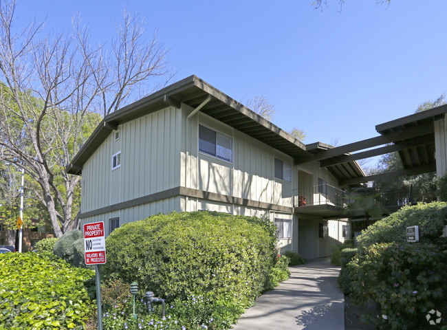 Building Photo - The Laurelwood
