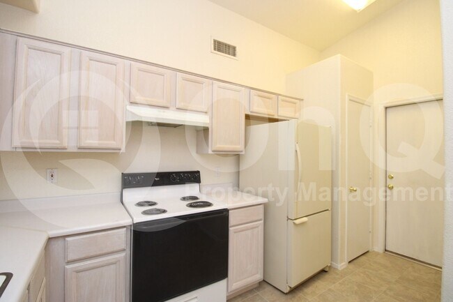Building Photo - 2316 E Kelton Ln