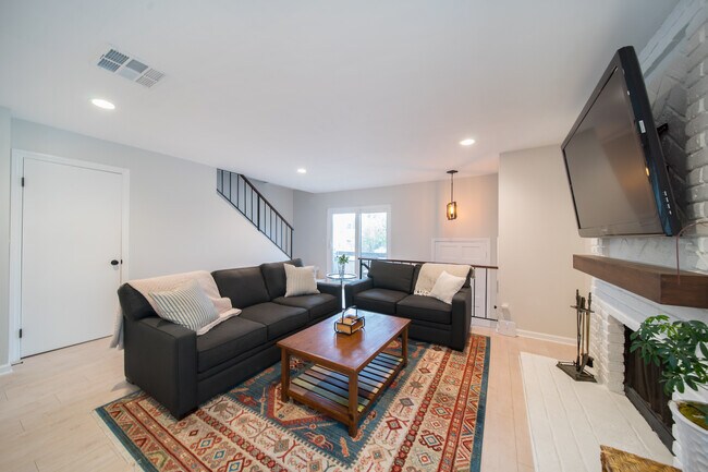 Building Photo - 4257 Laurel Canyon Blvd