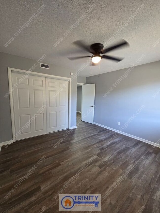 Foto del edificio - Ground Floor Apartment Ready NOW!