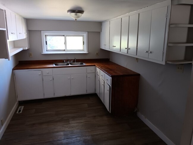 Foto del edificio - 603 Cooper Dr