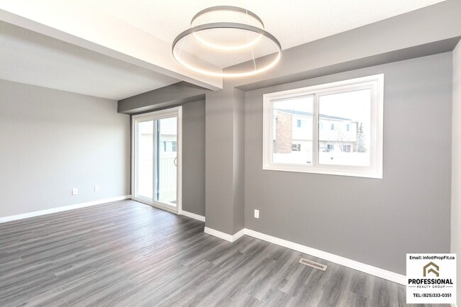 Photo du bâtiment - 116 Centennial Ct NW