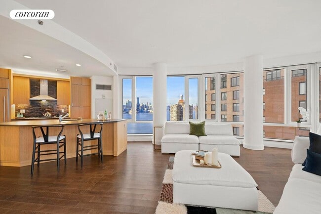 Building Photo - 70 Little W St