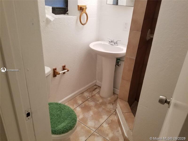 Foto del edificio - 17325 Homestead Ave