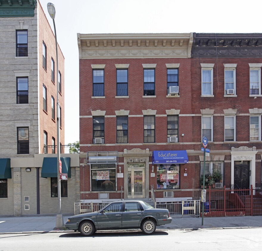 Building Photo - 593 Rogers Ave