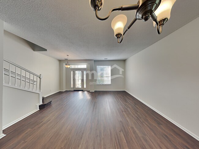 Foto del edificio - 901 Autumn Green Ct