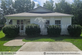 Building Photo - 121 Cedar Brook Dr