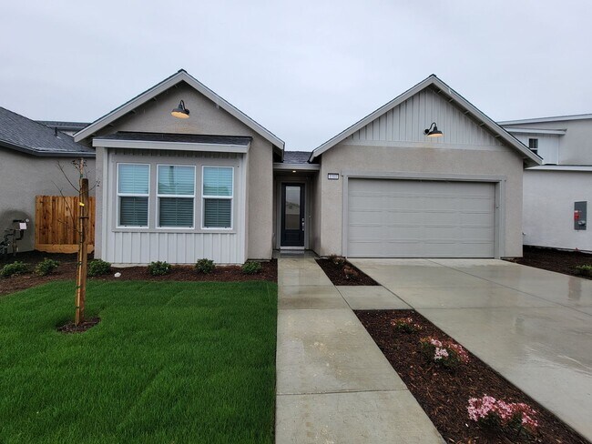Building Photo - Brand New Home