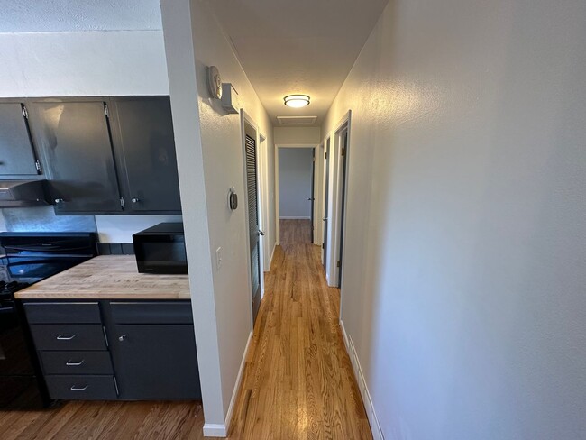 Building Photo - South Boulder Gem: 3 Bed, 2 Bath with Stunning Flatiron Views & Hardwood Flooring throughout!