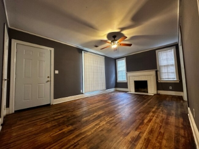 Foto del edificio - Vintage Charm Meets Modern Space — 3BR Home in Capitol Heights
