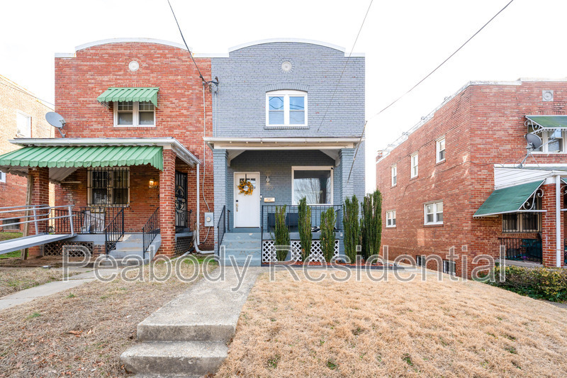 Foto principal - 127 47th St NE