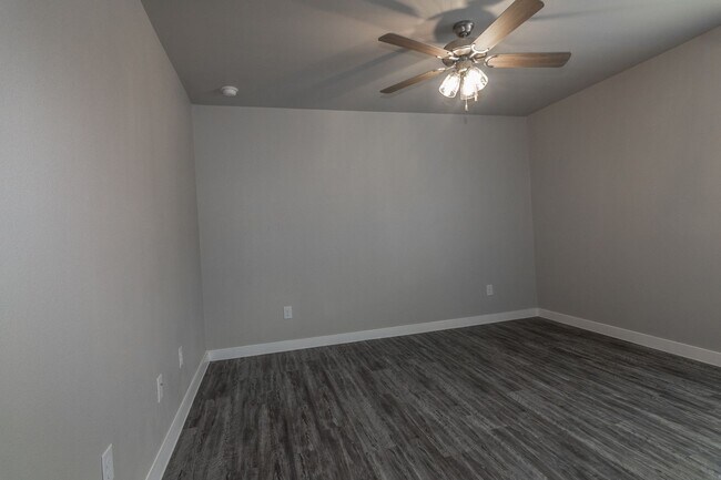 Building Photo - Pre-Leasing -4 bed / 2 bath 2 car garage. New built home by HomeMakers