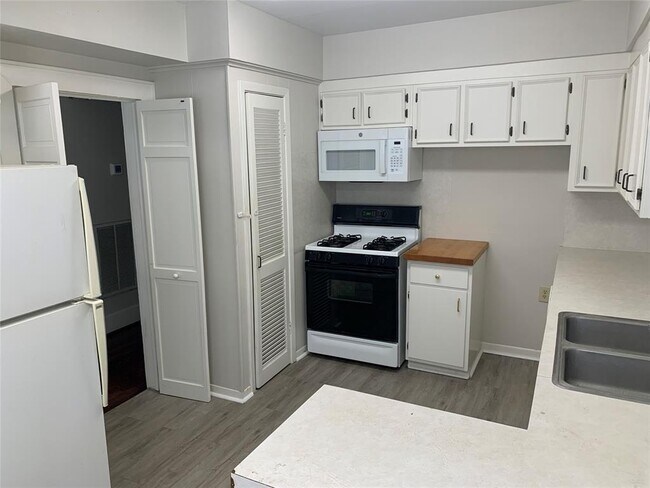 Foto del edificio - 420 W 13th St