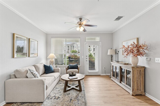 Foto del edificio - 14807 Woodland Hills Dr