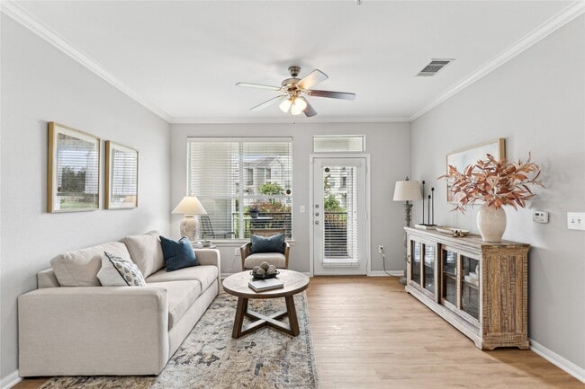 Building Photo - 14807 Woodland Hills Dr