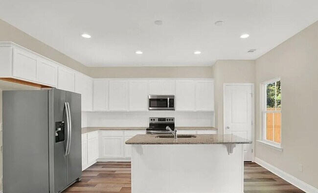 Foto del edificio - Renovated 2 story home located in the heart of Richmond Hill