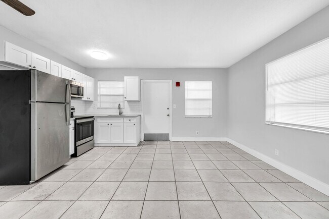 Foto del edificio - Parkside Flats - Walk to Young Circle!