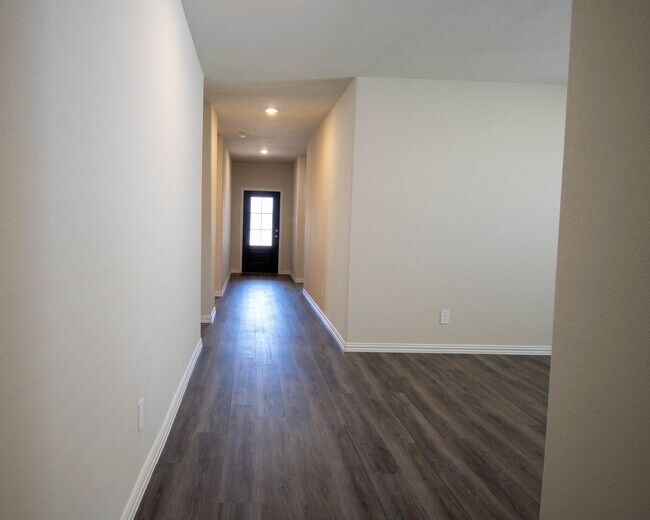 Foto del edificio - NEW Home, New Street, New Neighborhood! Wi...