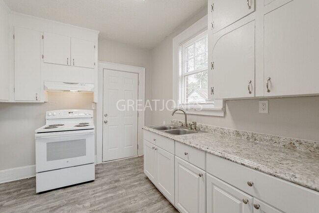 Foto del edificio - Charming 2 bedroom home in Columbia!